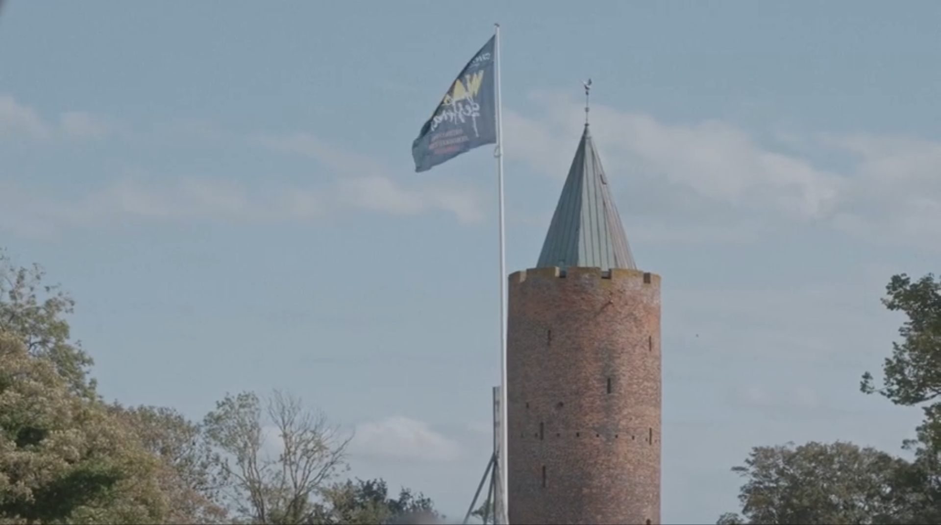 Billede af Gådetårnet under Waves festivallen 2023 - Skærmbillede fra Kulturfilm Vordingborg Kommune